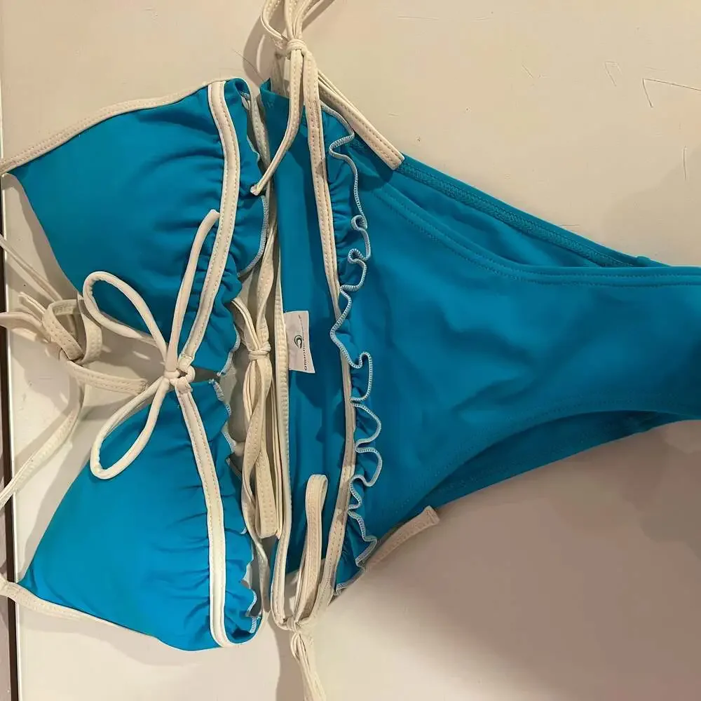 String Triangle Bikini - Picture 1 of 3